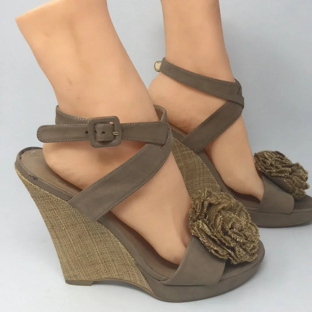 Stuart Weitzman Beige Leather Wedge Sandal 8.5M